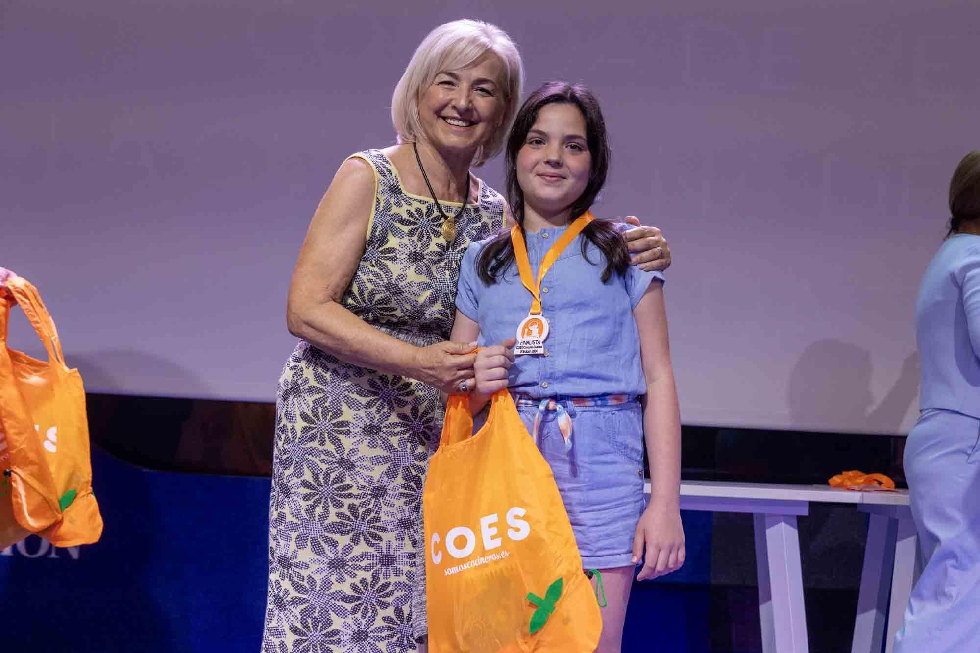 Entrega de premios del concurso infantil de relatos cortos "Cuéntame un cuento para comer" en el Club INFORMACIÓN organizado por COES