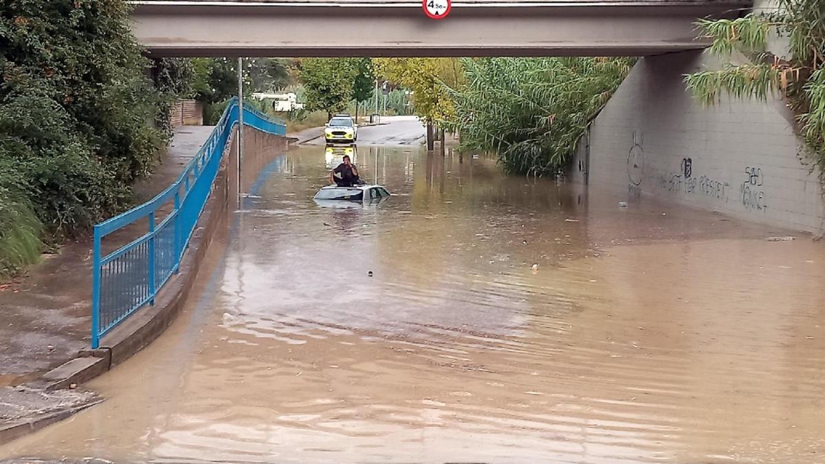 El temporal descarrega amb força a Catalunya i causa incidències en carreteres, trens i aeroport