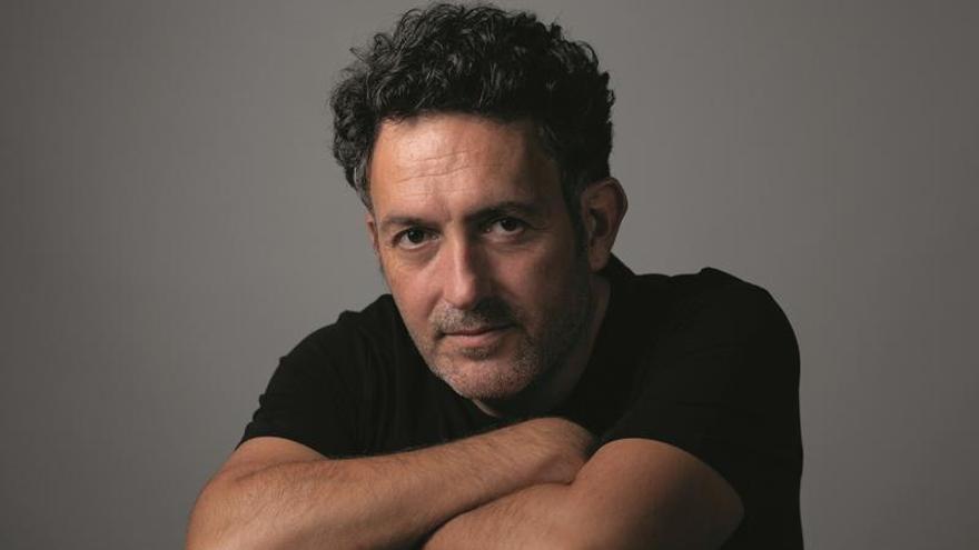 Mikel Santiago presenta su último libro en A Coruña: "Me aterra más la realidad, es mucho más inverosímil que una novela"