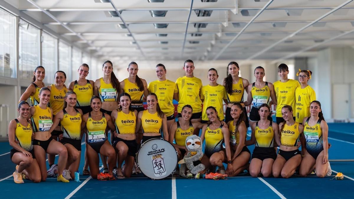 El equipo femenino del CA Safor Teika de Gandia, 4º clasificado en la Liga Nacional de 1ª División