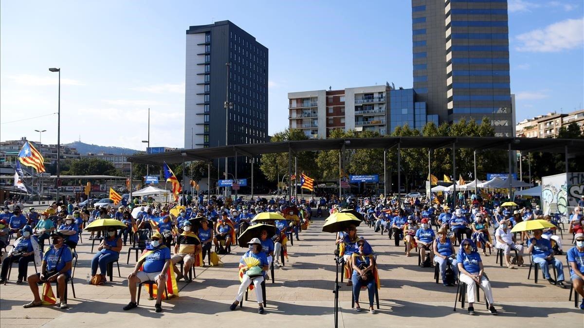 Acto para celebrar la Diada en la Plaza dels Països Catalans