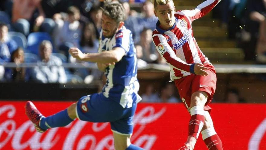 Griezmann da tres puntos al Atlético ante un Deportivo que no hace daño (1-2)