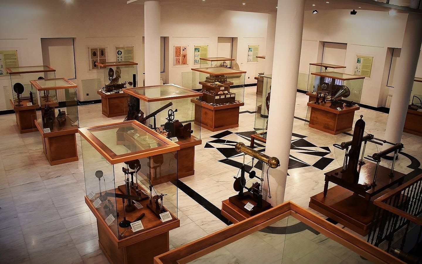 Unha das salas de exposición do Museo Fernando Blanco de Cee.