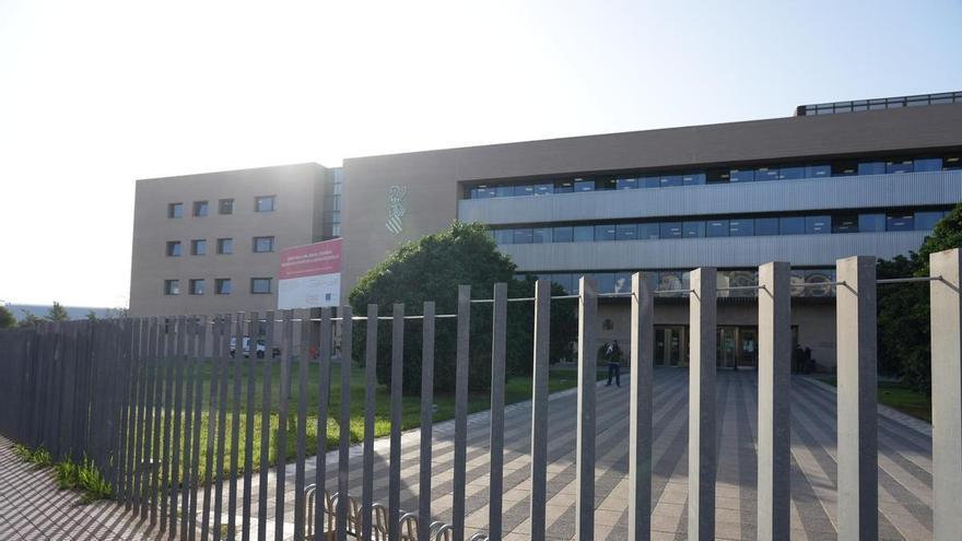 Juzgan a una administrativa y abogada de Castellón que ‘mordía’ las nóminas que preparaba