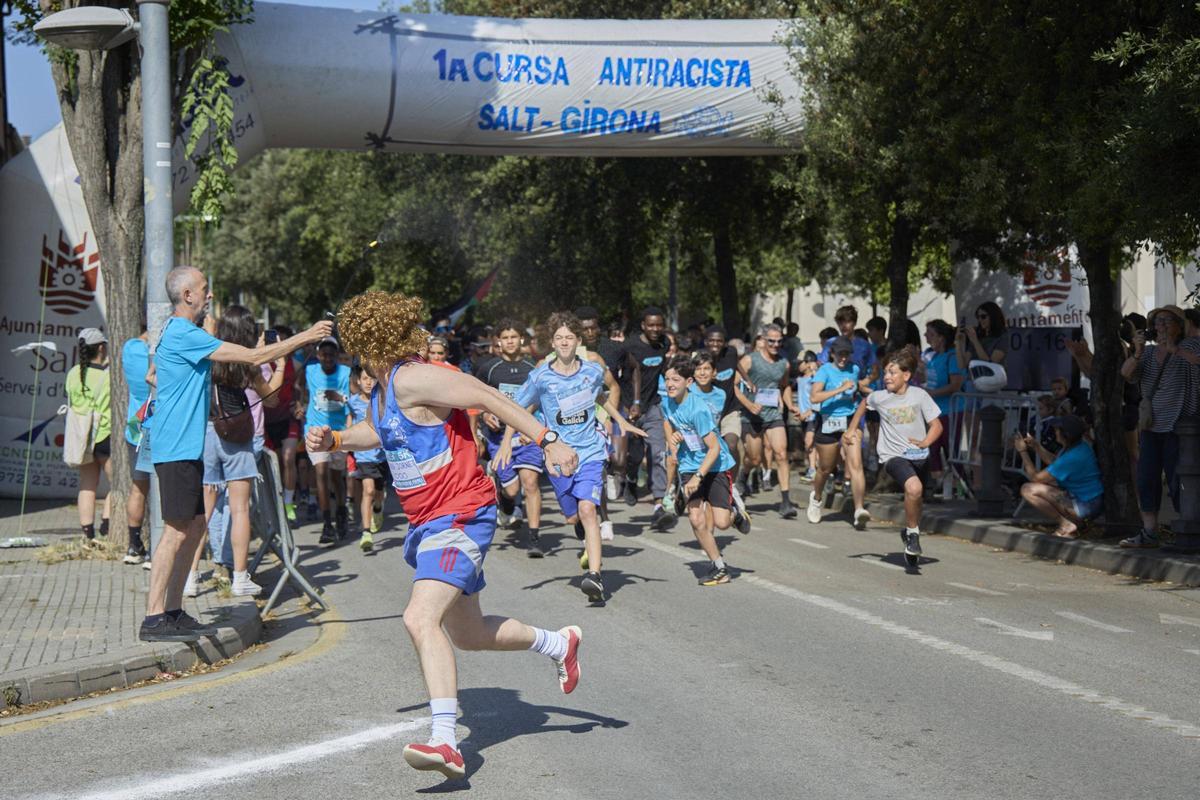 Les imatges de la 1a Cursa Antiracista de Salt i Girona