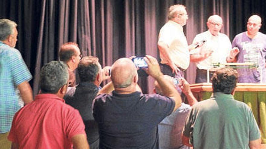 Participantes en la asamblea celebrada ayer en Vila-real.