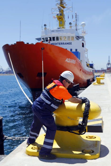 El 'Aquarius' abandona Valencia para seguir con su labor humanitaria