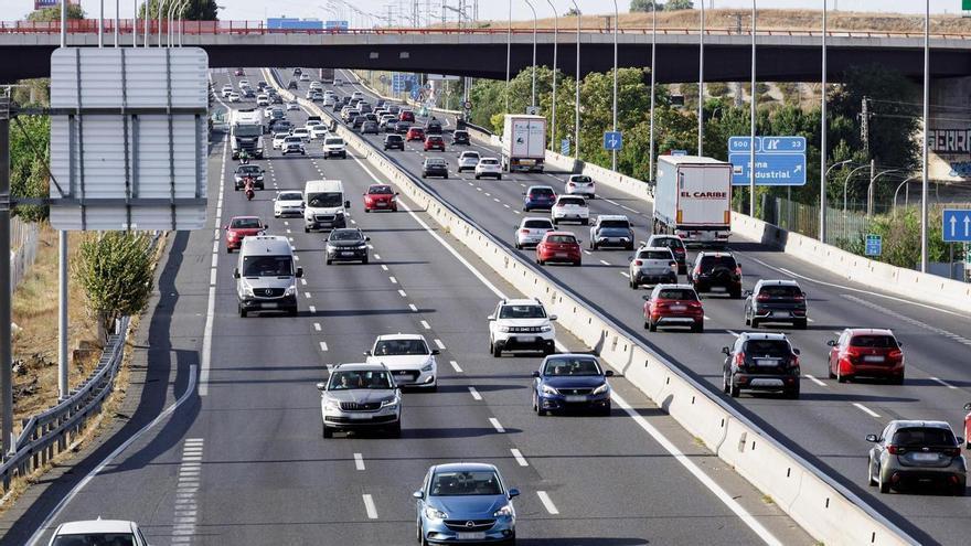 Cuánto les cuesta arrancar las vacaciones a los coruñeses: llenar el depósito sale hasta 20 euros menos que en marzo, pero es más caro que hace un año