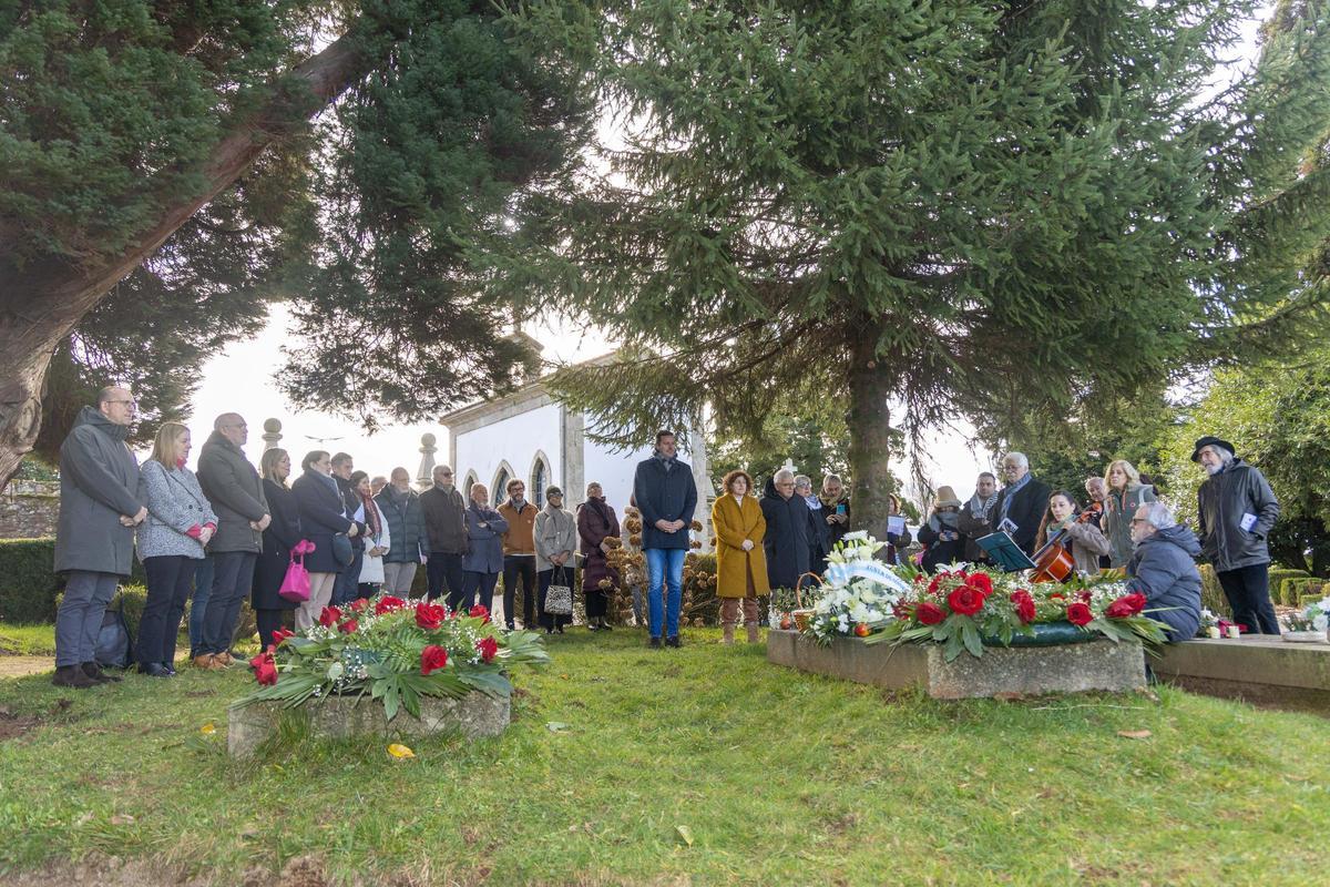 Ofrenda floral a Isaac Díaz Pardo e ofrenda en lembranza de Ramón María del Valle-Inclán