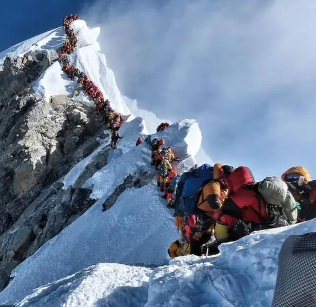 Imagen de las colas en el Everest