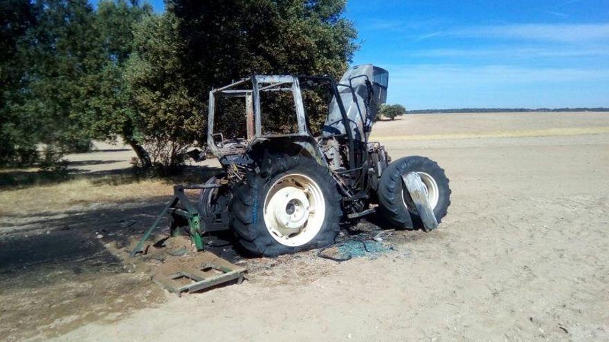 Estado en el que ha quedado el tractor de Argañín