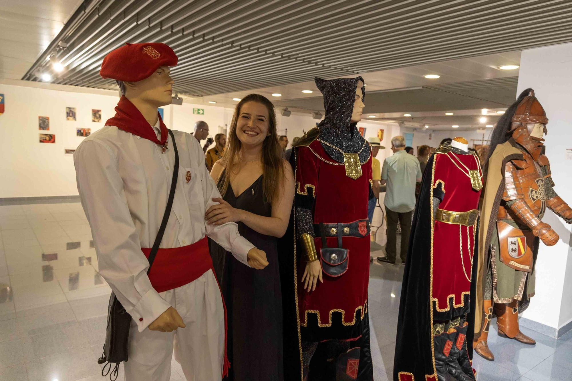 La Fila Navarros de San Blas expone sus 50 años de historia en el Club Información.