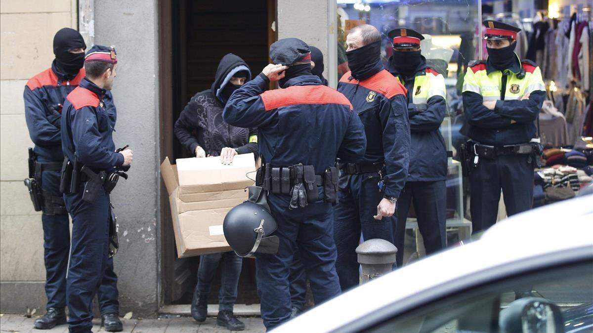 zentauroepp28143753 gra020 barcelona 16 12 2014 mossos d esquadra durante un180124092312 zentauroepp28143753 gra020 barcelona 16 12 2014 mossos d esquadra durante un180124092312