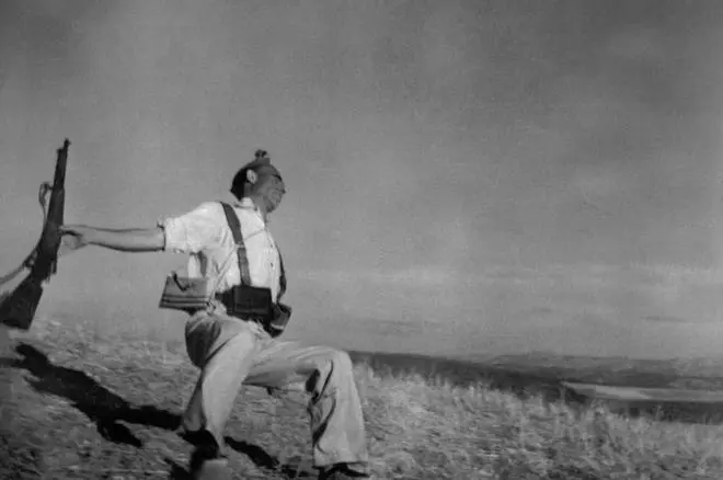 El miliciano de Capa y Taro cumple 90 años