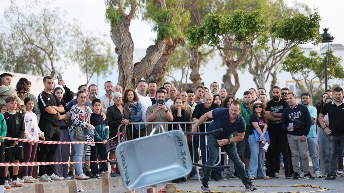 Galería: Sant Jordi convierte las 'espardenyes' y las carretillas en deporte de riesgo