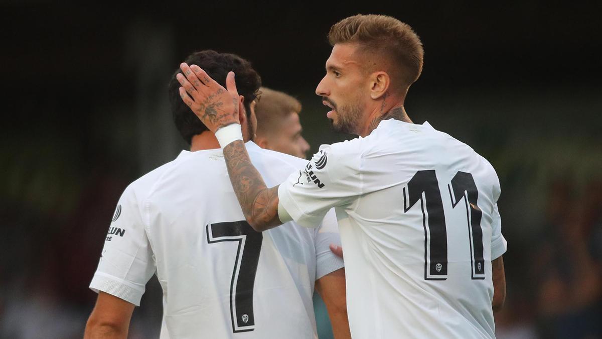 Castillejo y Guedes, durante un partido