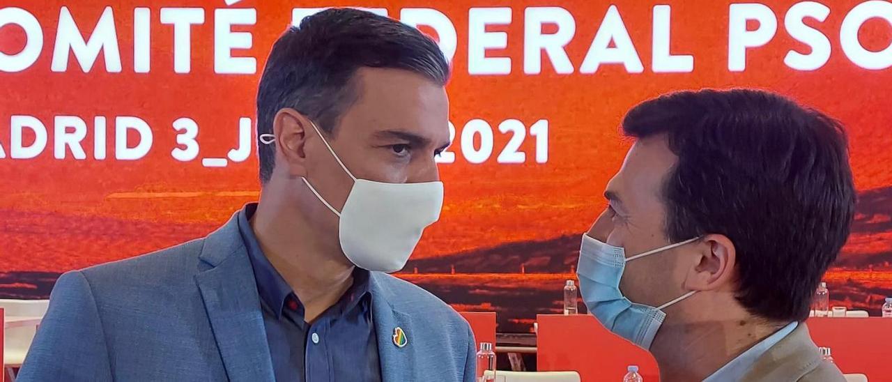 Pedro Sánchez y Gonzalo Caballero.