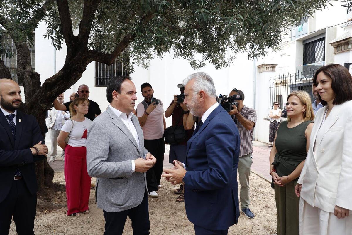 Arranca en Algemesí la comisión mixta del Gobierno, Generalitat y ayuntamientos por la reconstrucción de la dana. Juanfran Pérez Llorca, Angel Víctor Torres y Diana Morant