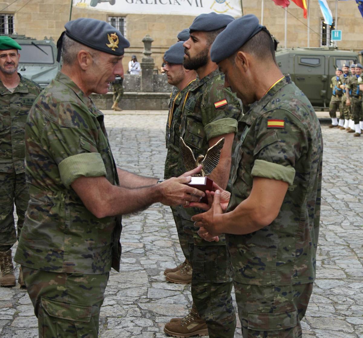 Entrega de premios tras la prueba por relevos de la Brilat en el Camino de Santiago