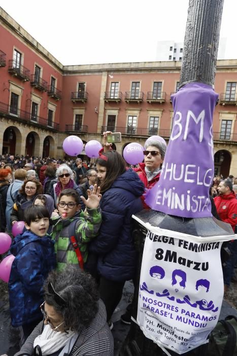 8-M en Asturias: Concentración feminista en la plaza mayor de Gijón