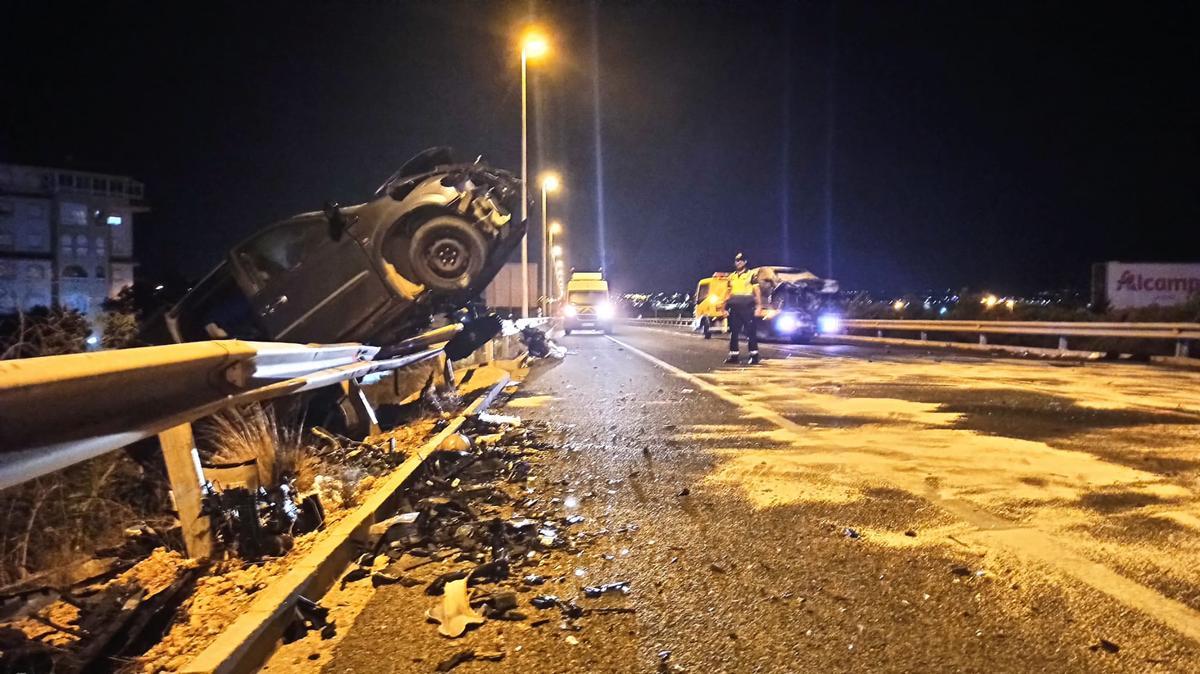 Así ha quedado uno de los coches implicados en el accidente en la variante de la N-332