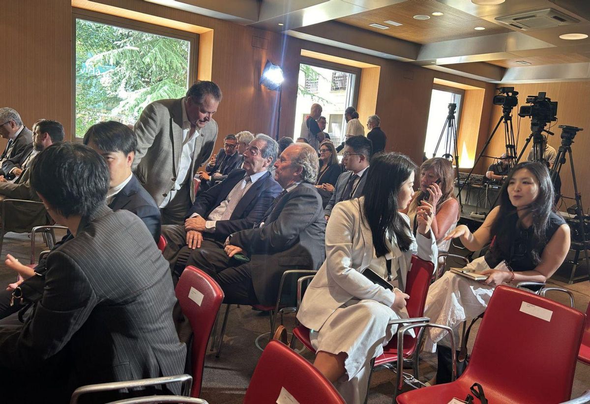 Empresarios asturianos y chinos, en el foro celebrado ayer en Oviedo. |