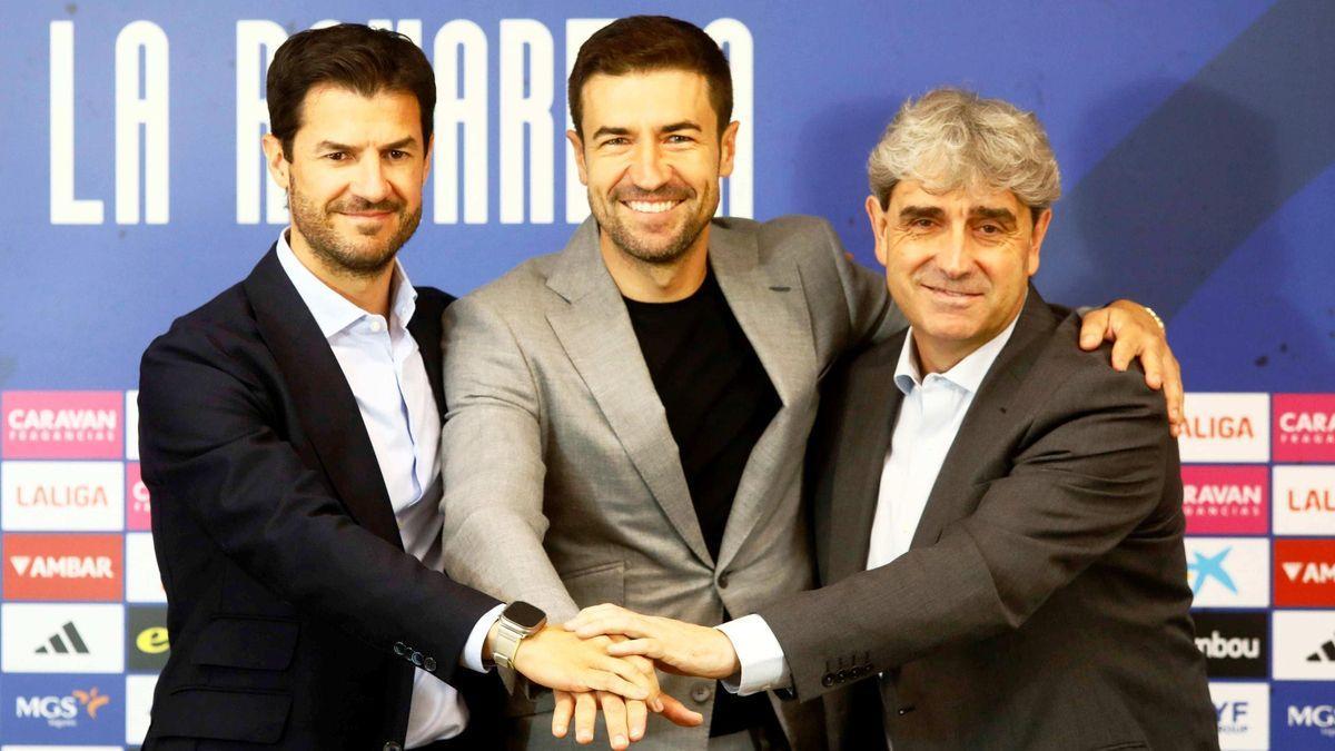 Fernando López, Gabi Fernández y Txema Indias, en la presentación del técnico el pasado mes de junio.