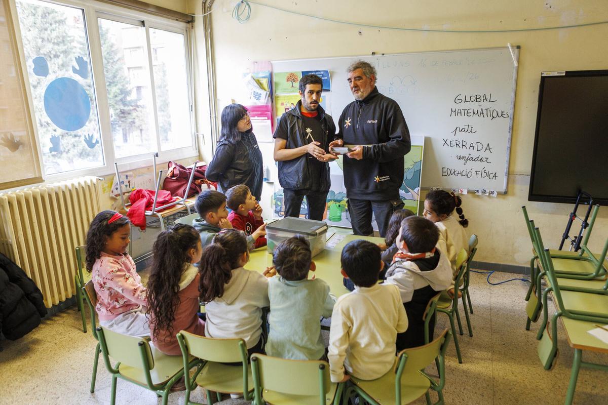 MANRESA . TALLER RECICLATGE . LA MOBIL VA A L'ESCOLA . CONSORCI DEL BAGES GESTIÓ RSIDUS . AMPANS. ESCOLA LA FONT
