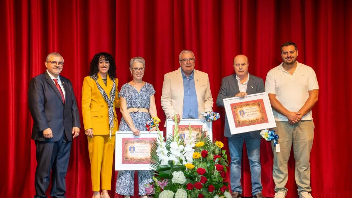 Tavernes de la Valldigna reconoce a tres personas ilustres en el acto del 9 d'Octubre