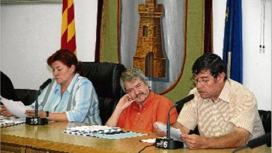 D&#039;esquerra a dreta, els tres exalcaldes imputats, Torner (PSC), Montsech (PSC) i Carrera (ERC), en una foto del 2006