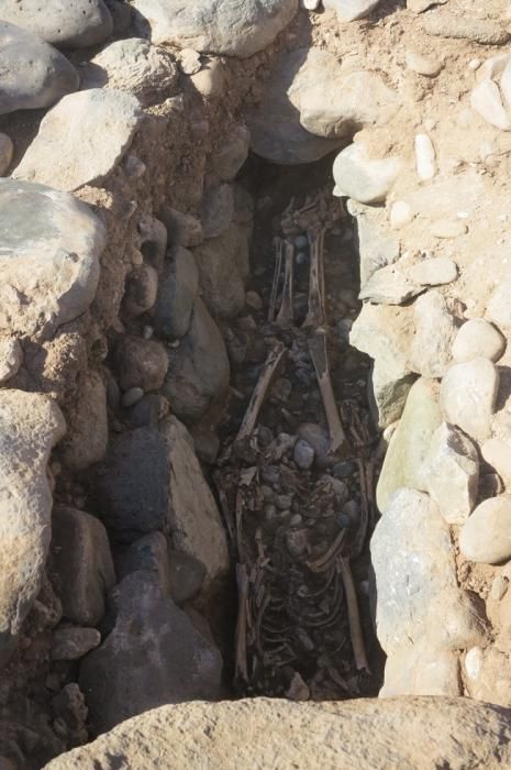 Levantamiento de restos óseos aborígenes en Tenefé
