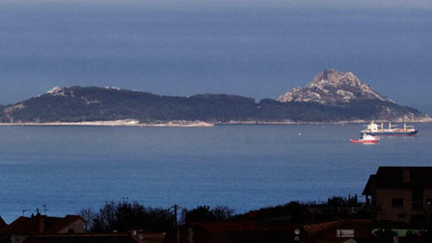 El litoral gallego en alerta, con olas de hasta cinco metros