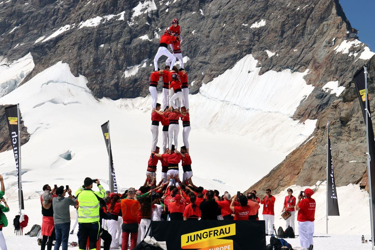 Els Castellers de Barcelona fent un 4 de 7 a la Jungfraujoch