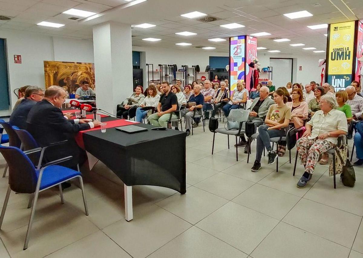 Presentación del libro hace unos días.  | ANTONIO AMORÓS