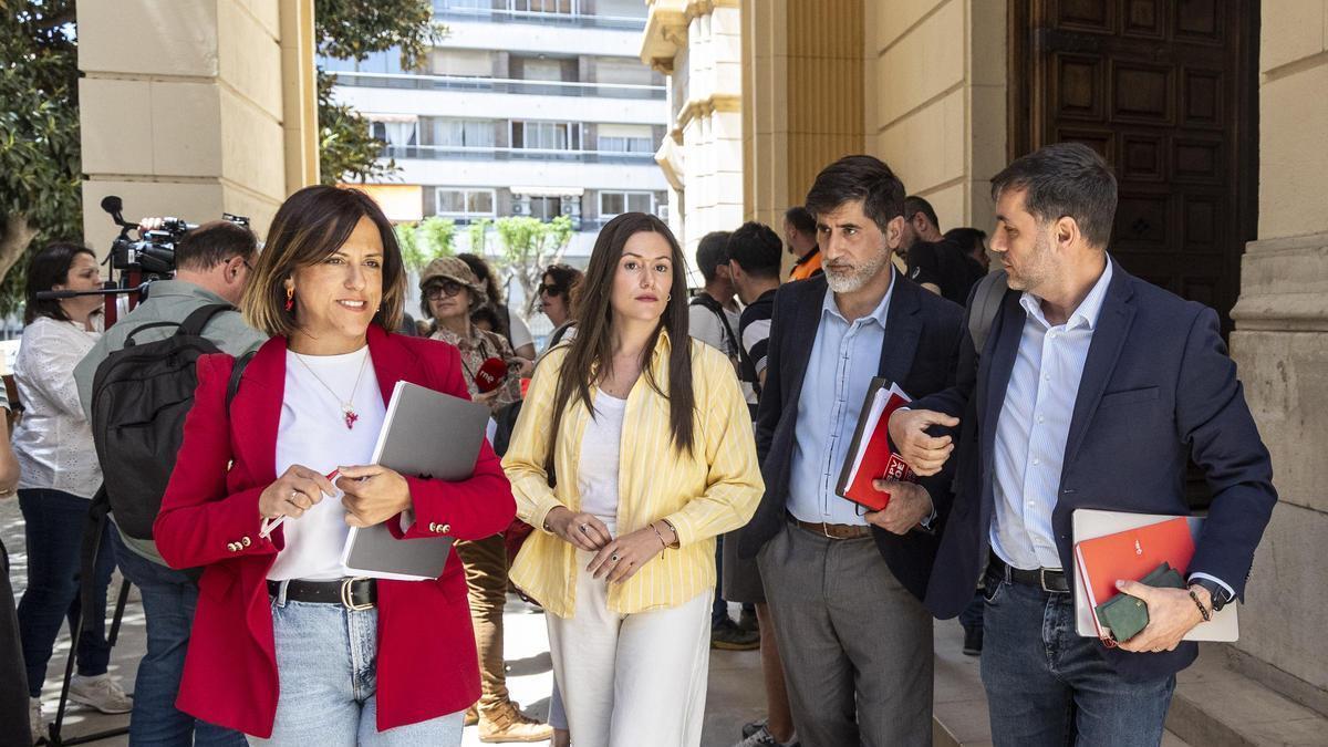 Los alcaldes socialistas plantan a la comisión del caso Baño en la Diputación de Alicante hasta que comparezca Mazón