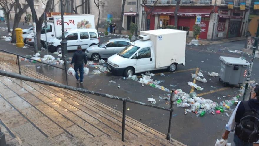 Los falleros, contra el ayuntamiento por el botellón y la falta de limpieza y urinarios