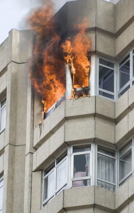 El fuego se generó en el décimo piso del número 7 de la calle Ría do Burgo y no hay heridos