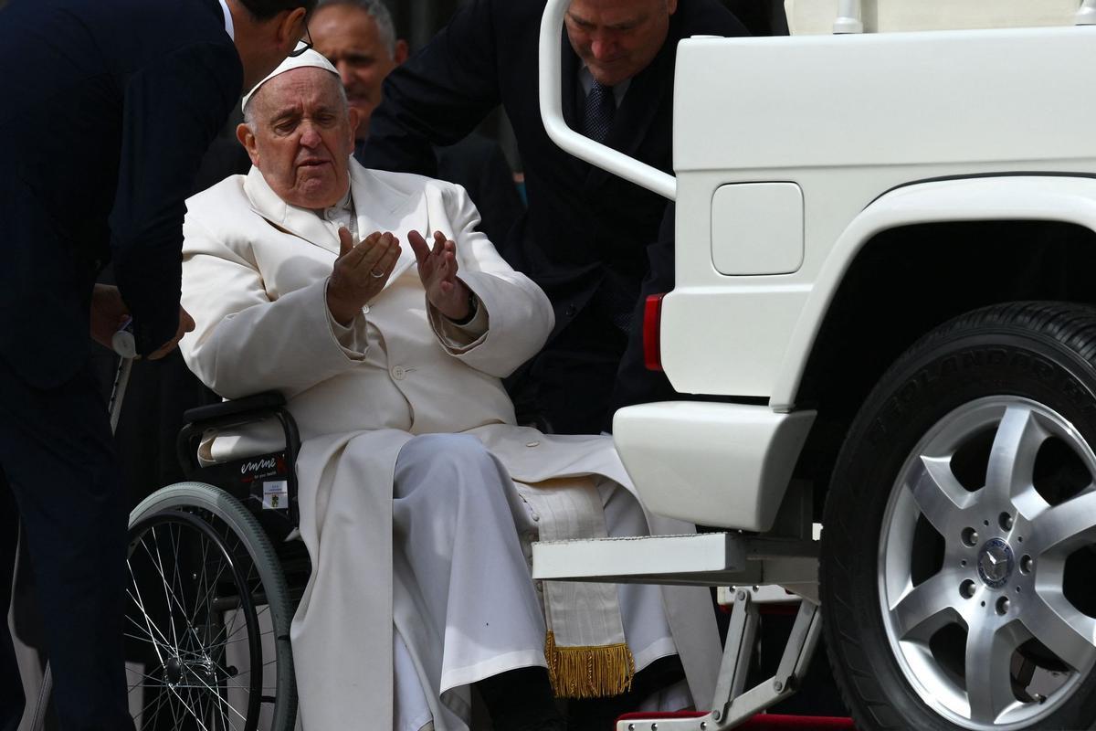 El papa Francisco, hospitalizado por una infección respiratoria. El Pontífice necesitará algunos días para recuperarse.