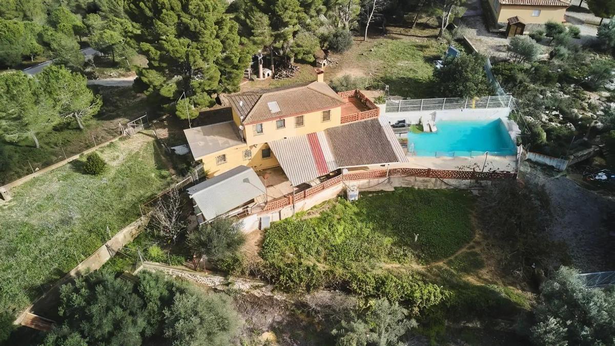 Galería de imágenes: Casa con piscina en venta en Vinaròs: una propiedad urbana con gran parcela y descuento de 15.000 euros