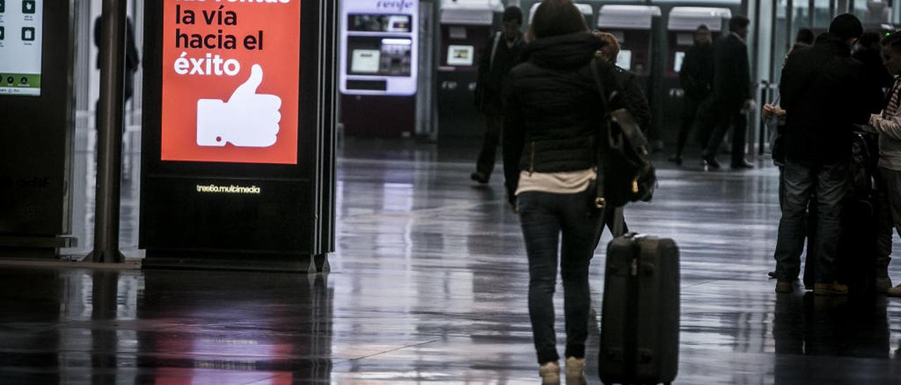 Salen más trabajadores de los que entran