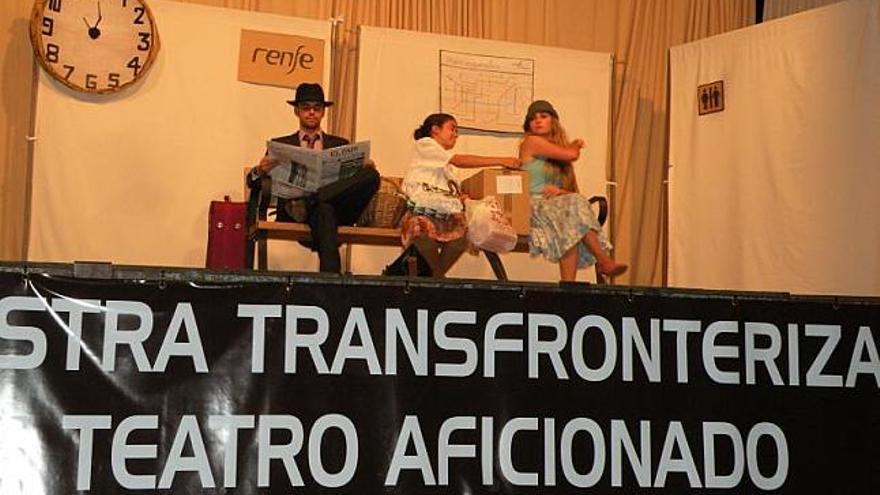 Las noches de teatro de Luelmo reúnen a centenares de personas