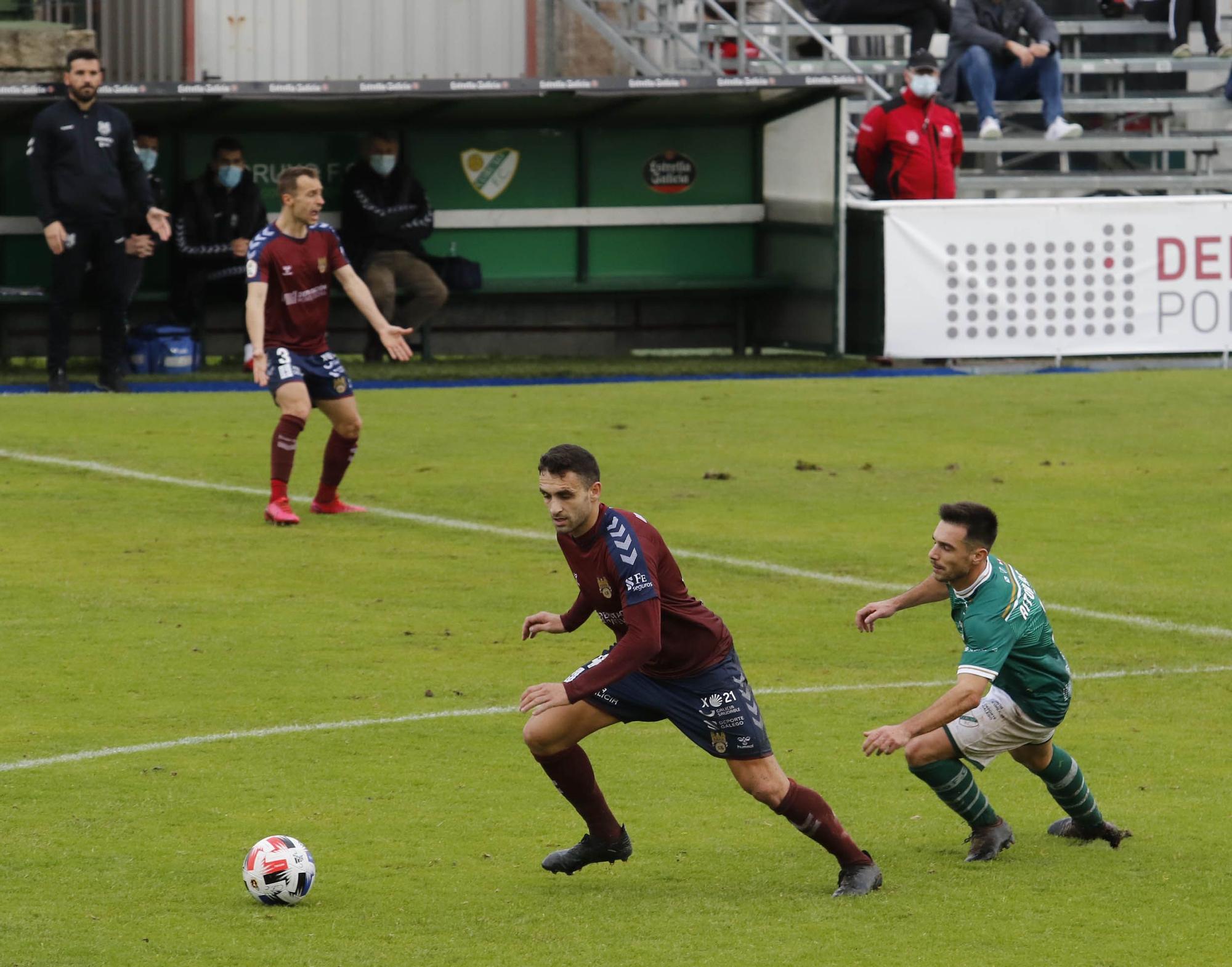 El Pontevedra pierde el título de invicto ante el Coruxo