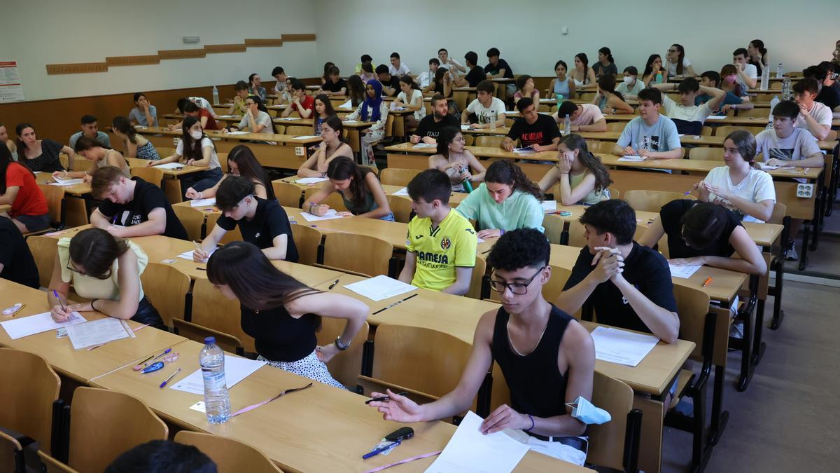 CASTELLON. PRIMER DIA DE EXAMENES DE SELECTIVIDAD EN LA FACULTAD DE CIENCIAS JURIDICAS DE LA UJI.