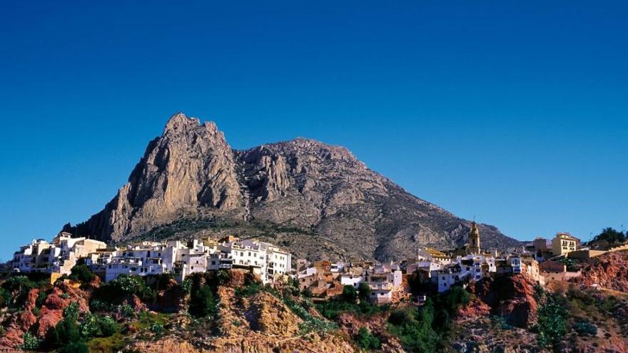 Disfruta del mar y la montaña en Finestrat y su Puig Campana