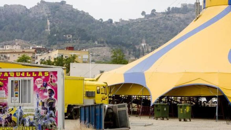 El circo Gottani, ayer en Xàtiva en el recinto del Bestiar.