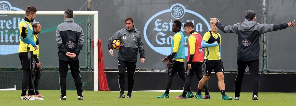 Eduardo Berizzo pone a punto a sus jugadores antes de la visita a Ipurua