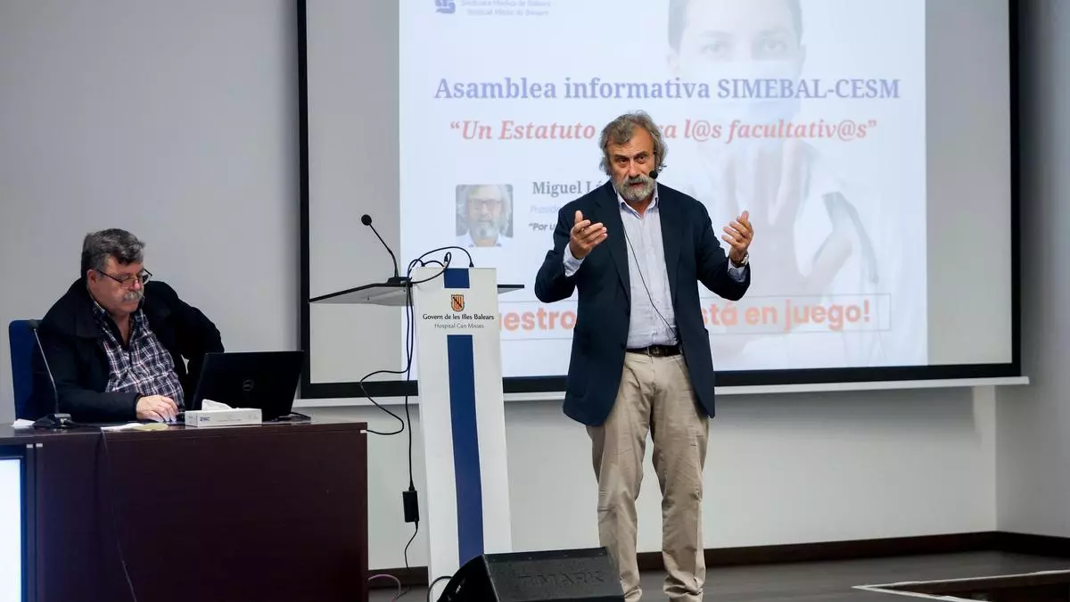 Asamblea de facultativos en Ibiza: "Las guardias obligatorias son cuatro años en la vida de un médico"