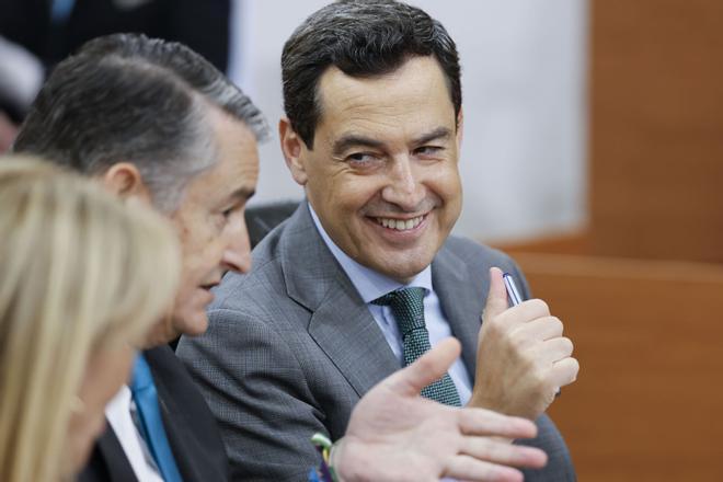 PP y Vox salvan la prioridad nacional copiando los pactos de otras comunidades y dejan pendiente el Gobierno en Andalucía