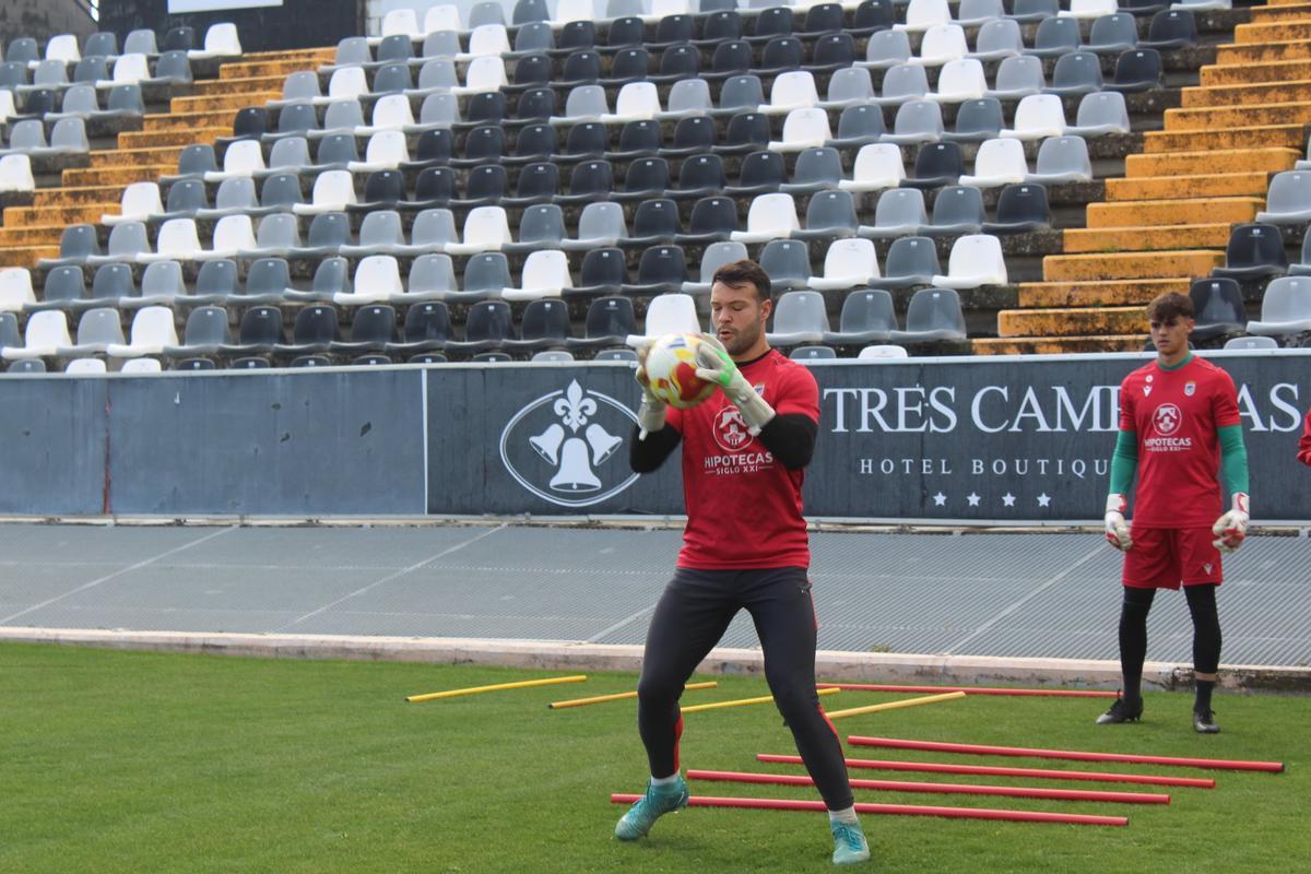 Tienza y Alonso se ejercitan durante una sesión de entrenamiento.