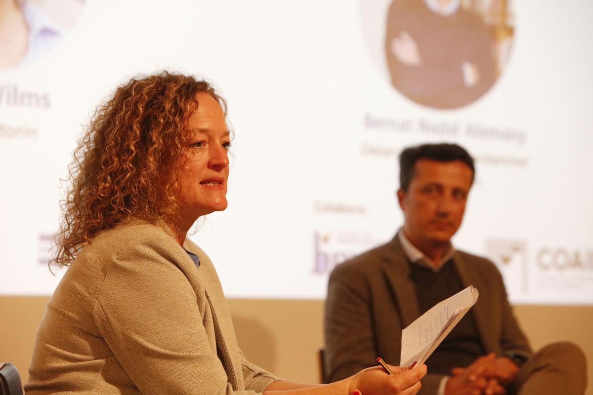 Moderatorin Lexa Wilms mit dem Dekan der Architektenkammer, Bernat Nadal. Moderatorin Lexa Wilms mit dem Dekan der Architektenkammer, Bernat Nadal.